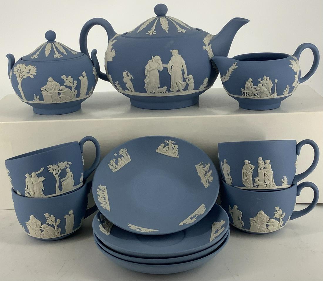 11 piece Blue Wedgwood tea set (1 of 2)