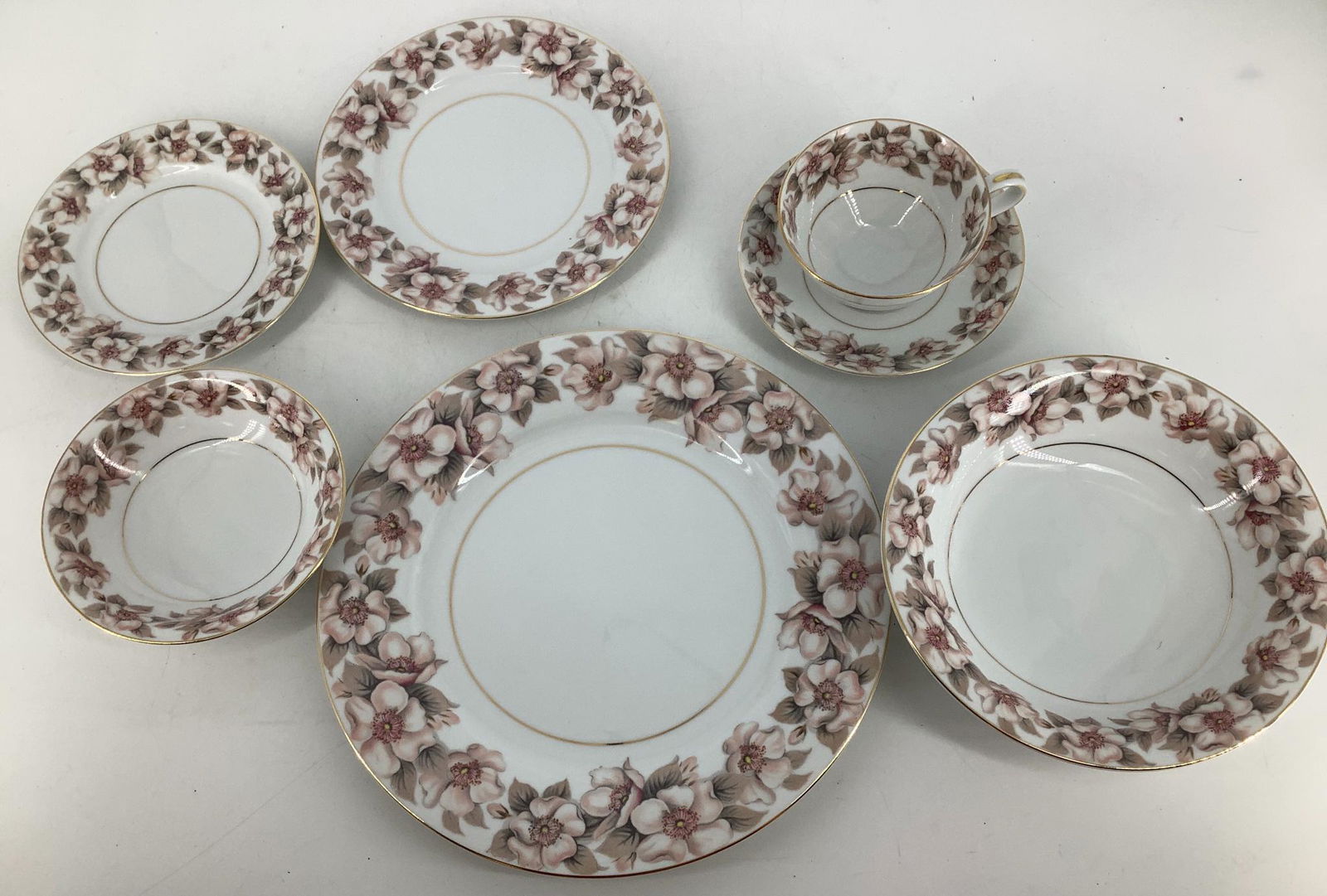 Noritake China Elsinore 47 pieces dinnerware,not hand (1 of 2)