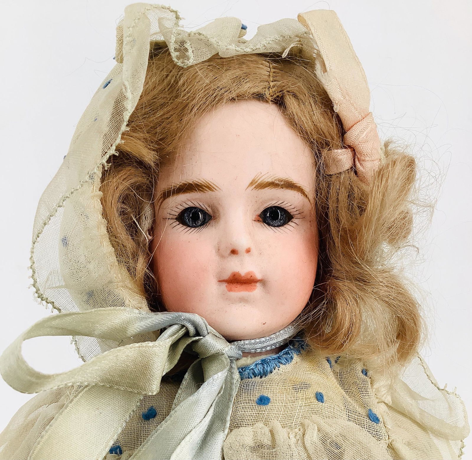Bru Jne 2 bisque socket head "Kissing Bru". 11" doll (1 of 3)
