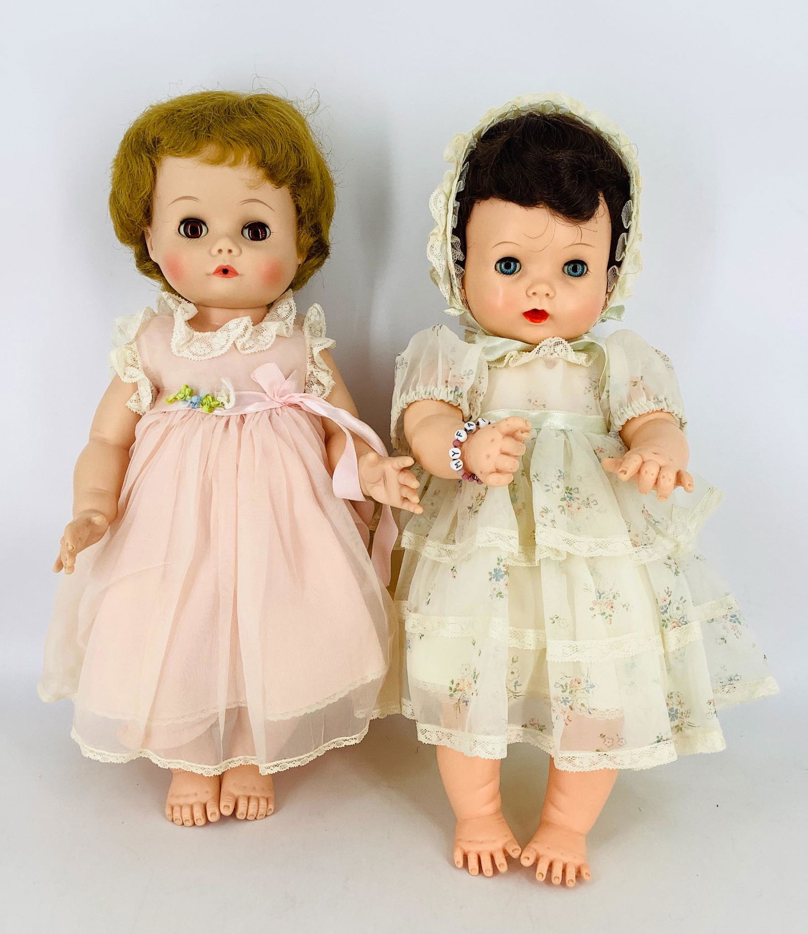 Lot (2) vinyl 17 1/2 Madam Alexander baby doll & 18": Lot (2) vinyl 17 1/2 Madam Alexander baby doll & 18" vinyl Effanbee baby doll. Both dolls are clean and good condition.