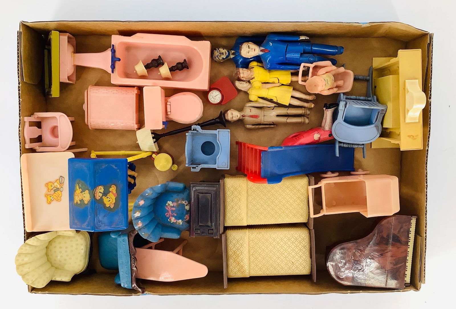 Lot miscellaneous plastic dollhouse furniture, mostly (1 of 1)