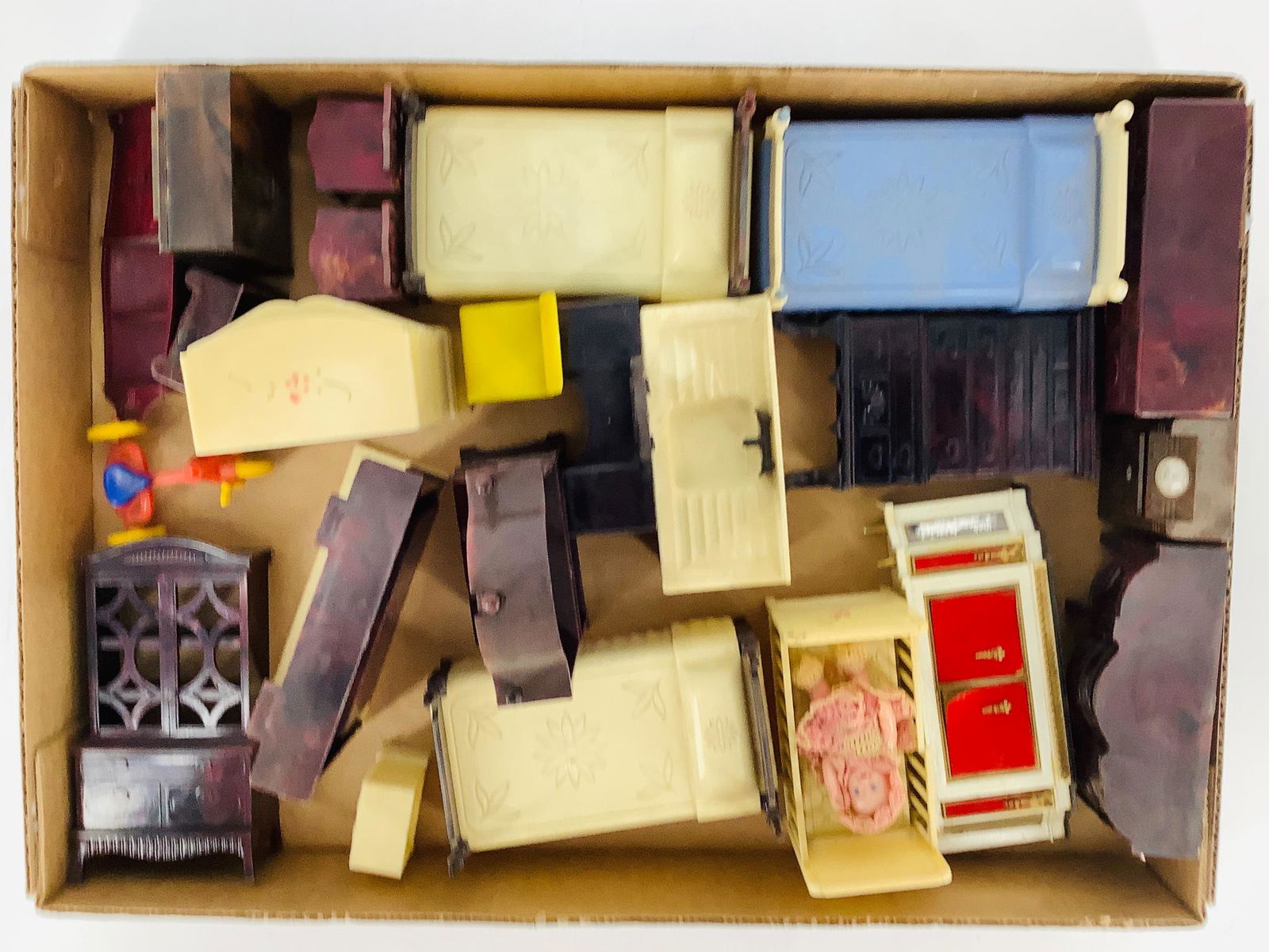 Lot miscellaneous plastic dollhouse furniture including (1 of 1)