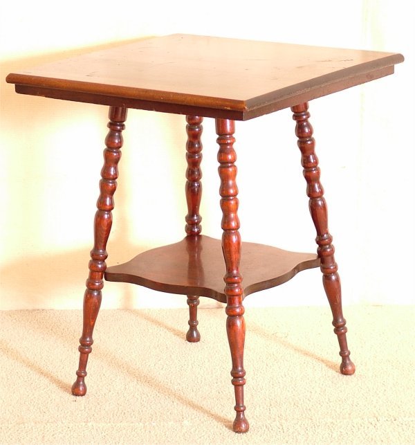 OAK 2 TIER PARLOR TABLE W/SPLAYED LEGS 24"L X 24"