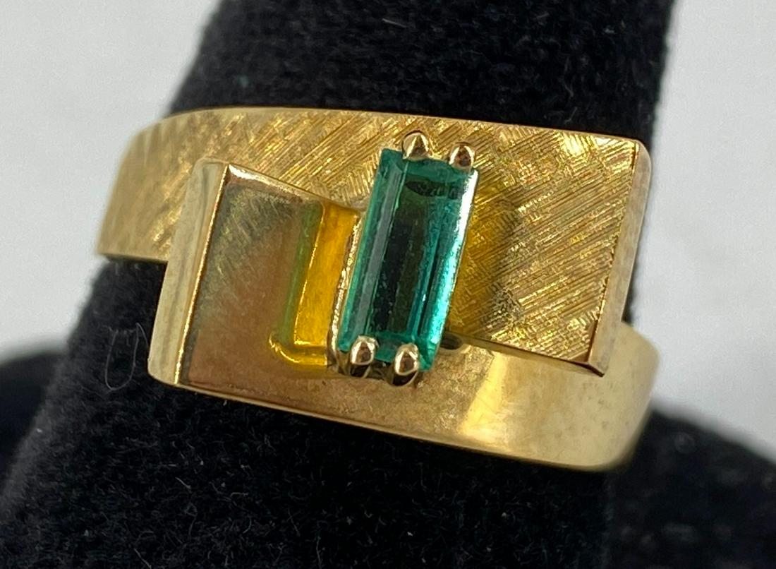 Gold and Emerald Ring (1 of 4)