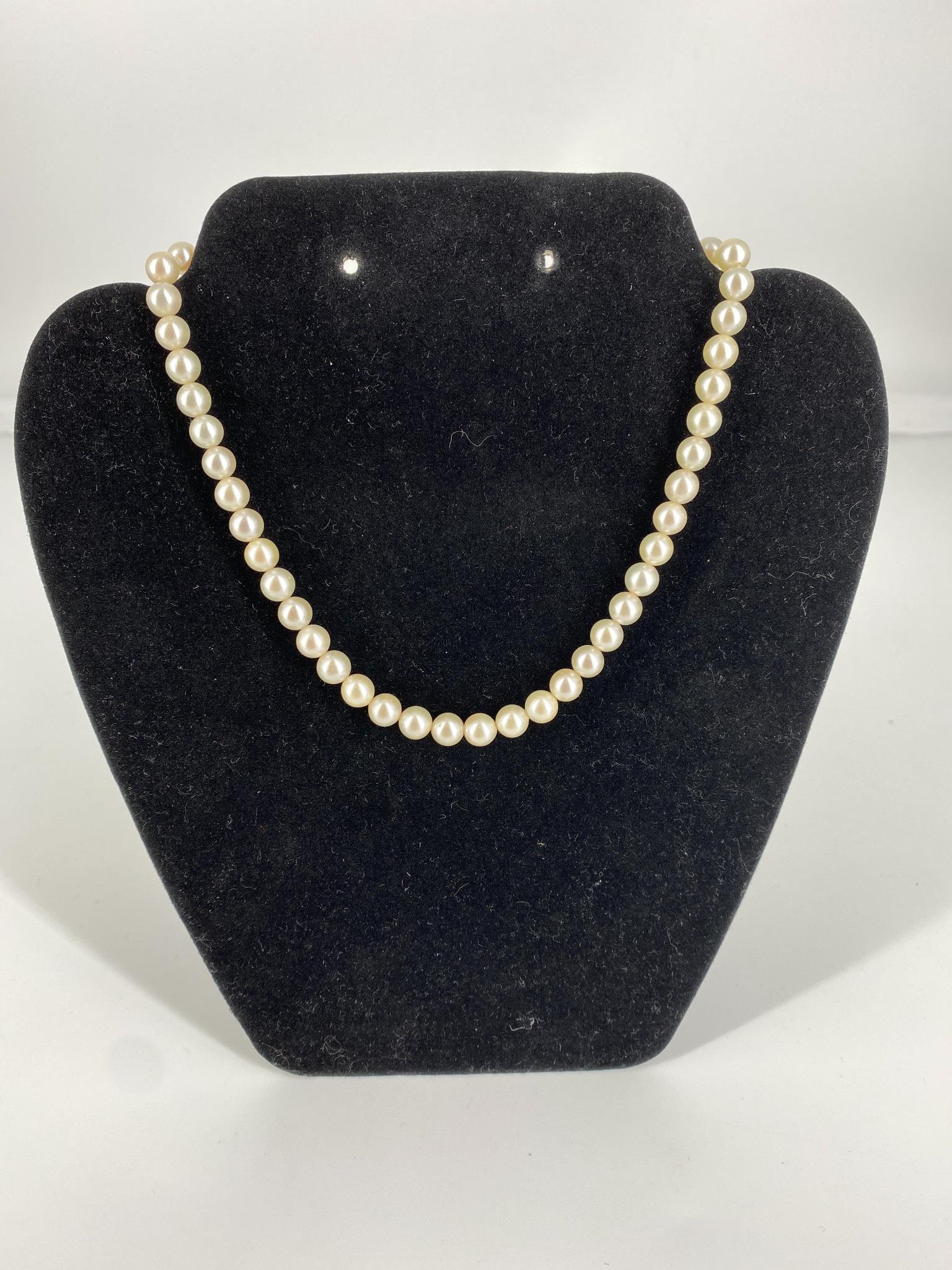 Pearl Necklace (1 of 2)