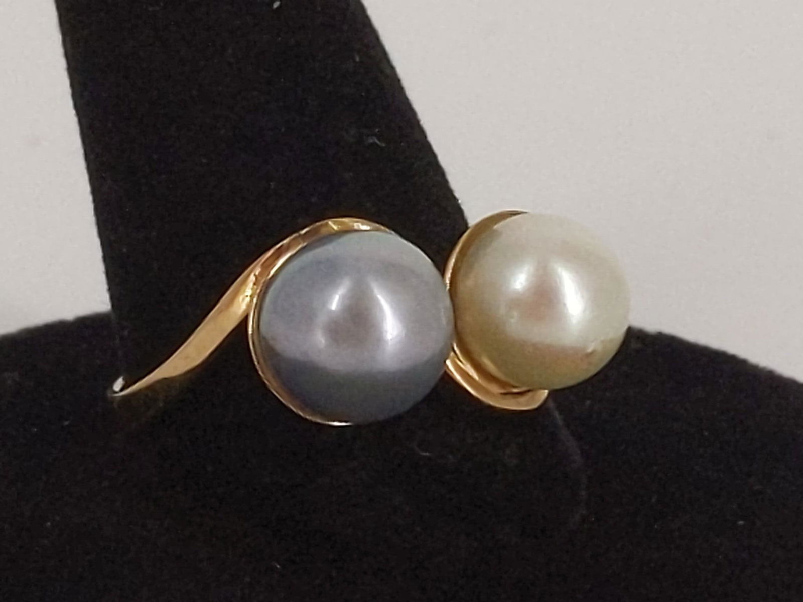 18kt Yellow Gold and Gemstone Ring (1 of 5)