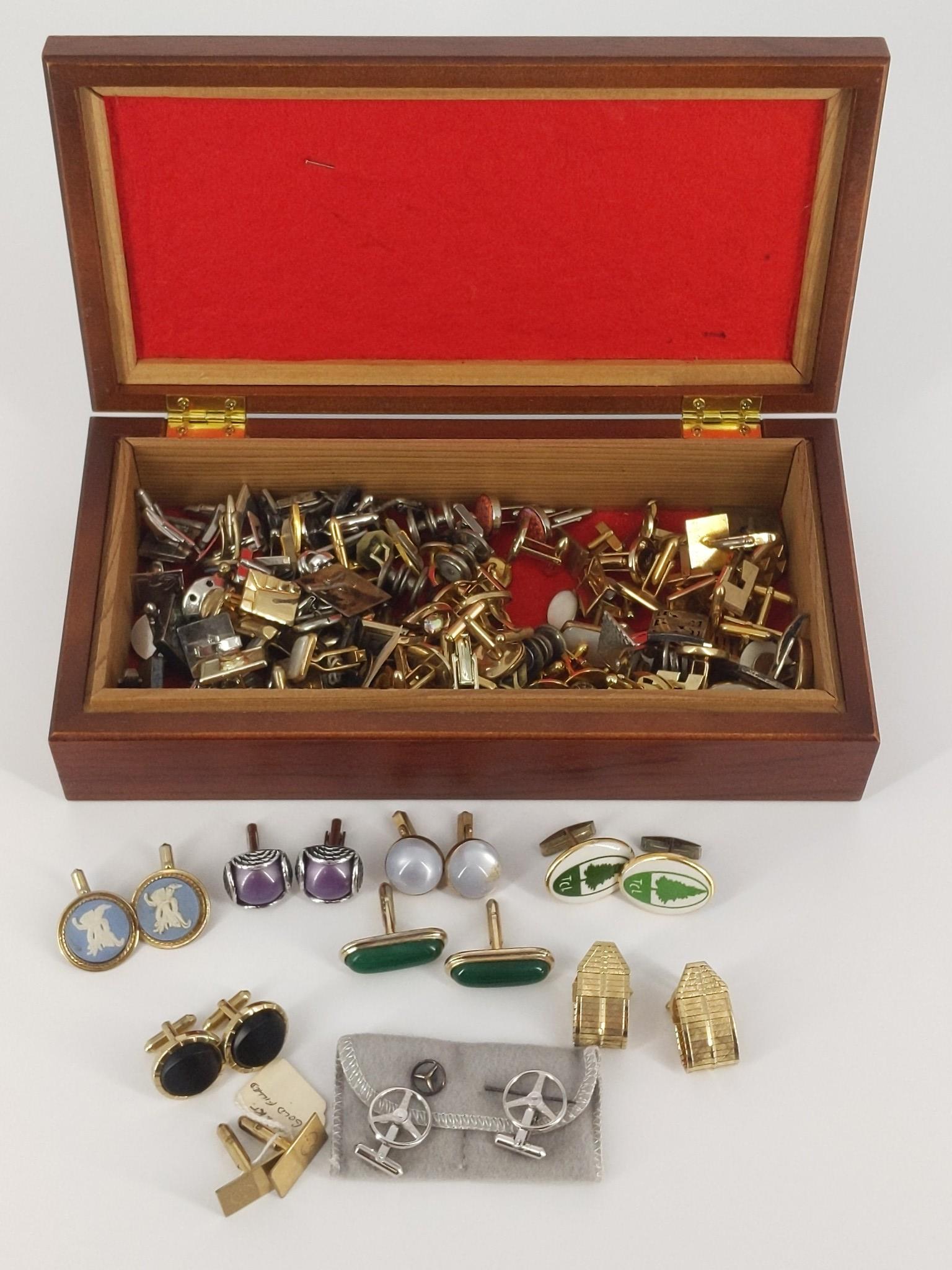 Lot of Men's Cufflinks (1 of 7)