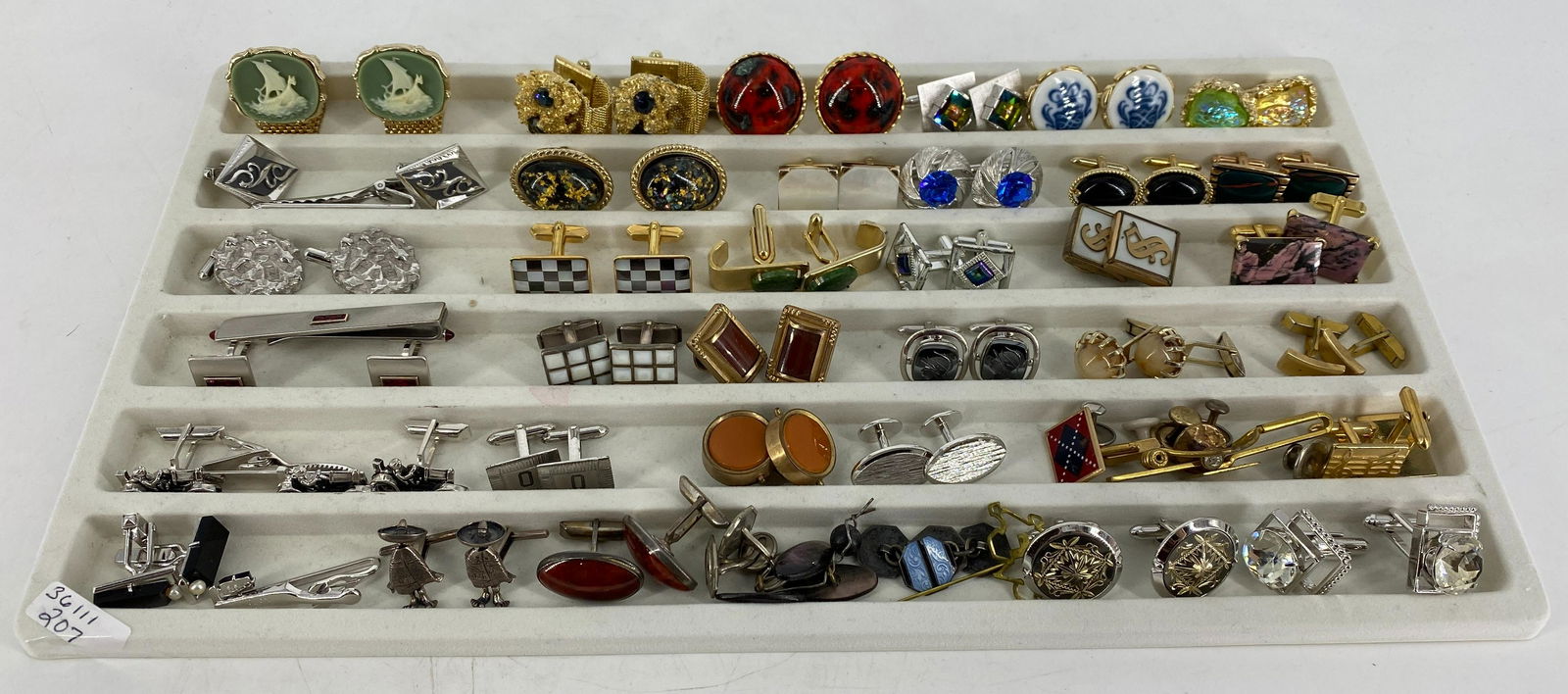 A Large Assortment Of Vintage Cufflinks (1 of 9)