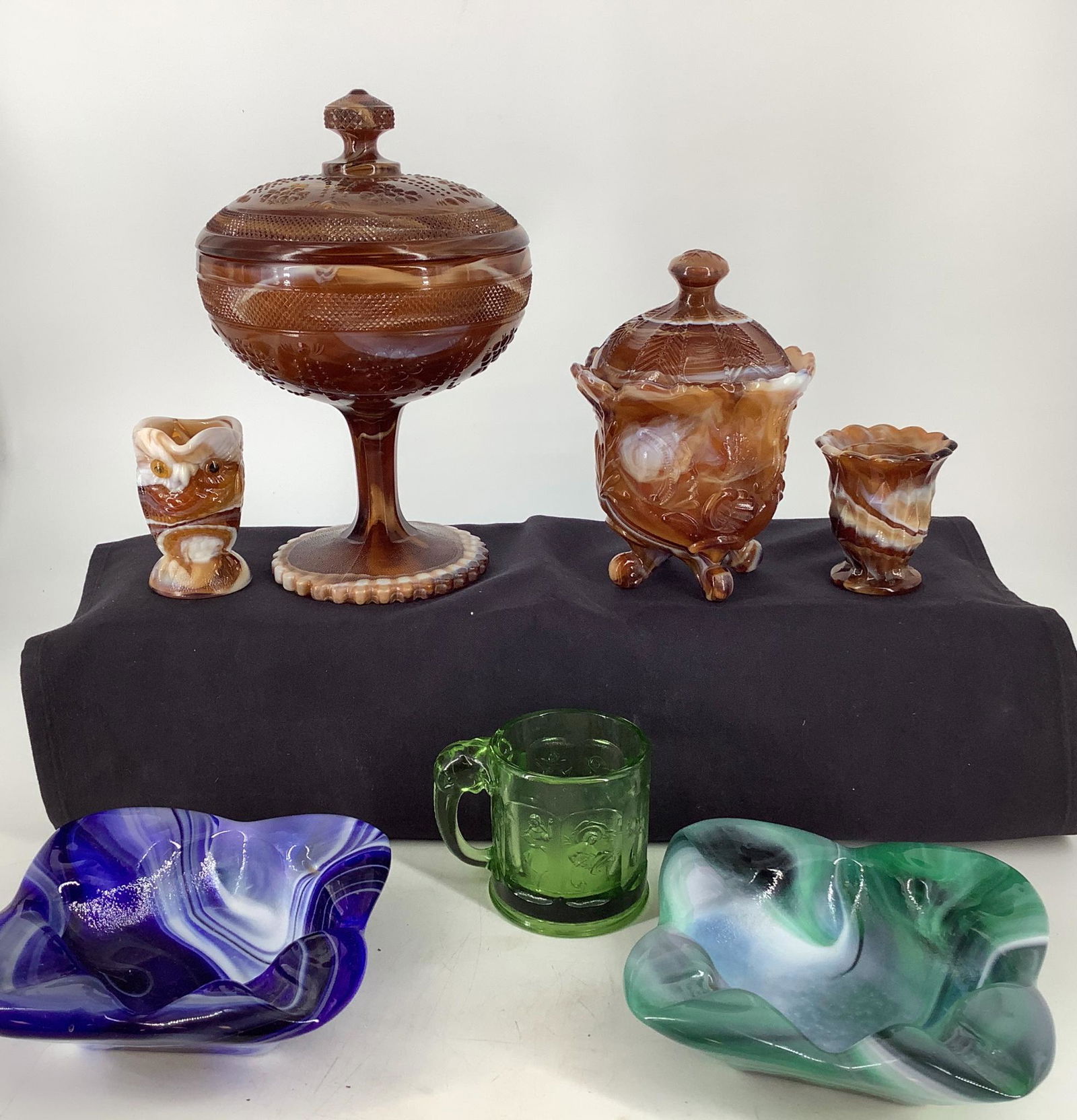 Lot of Imperial Glass. 4 pieces of Caramel Slag, 1 Red (1 of 1)