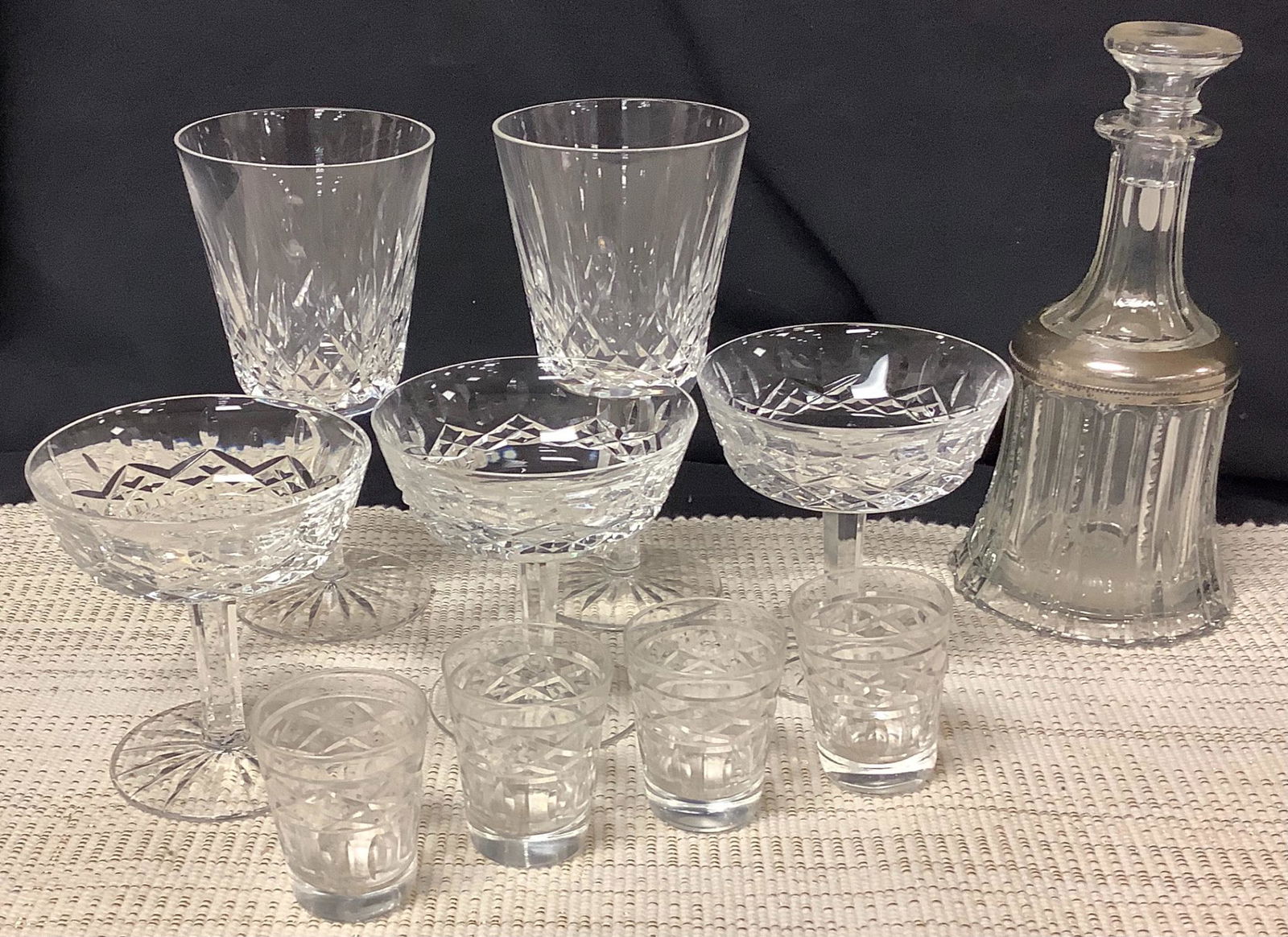Glass decanter with 4 shot glasses, Waterford crystal, (1 of 1)