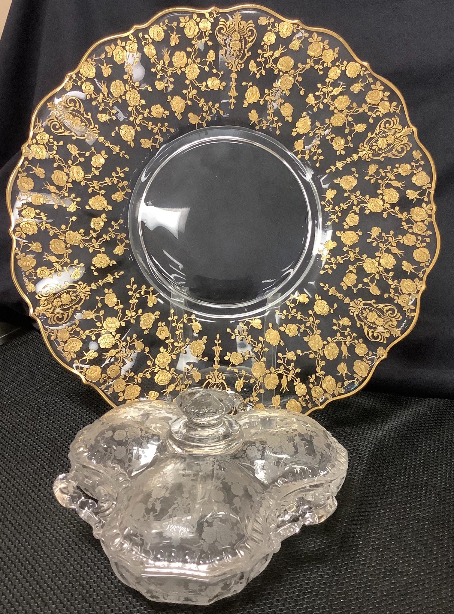 Cambridge Ã¬Rose PointÃ® 13.5Ã® gold encrusted plate (1 of 2)