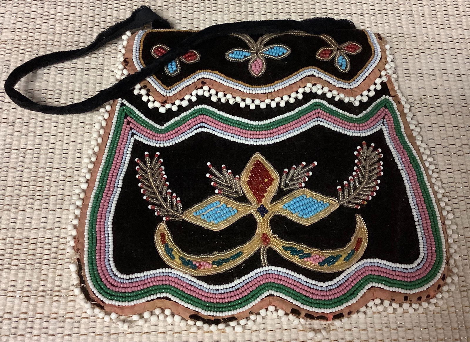 Hand beaded felt vintage coin bag (1 of 2)