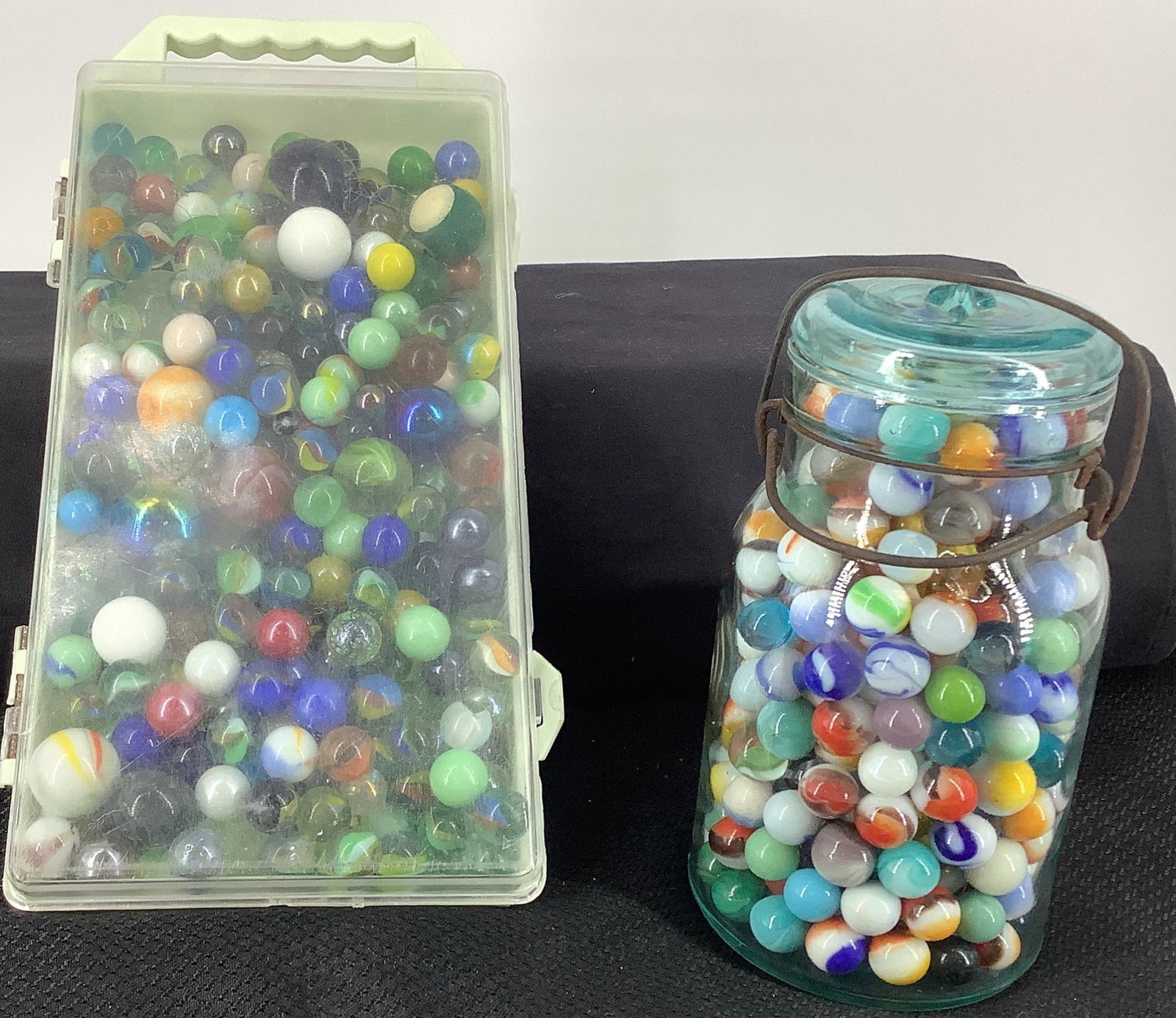 Lot of marbles.: Lot of marbles.