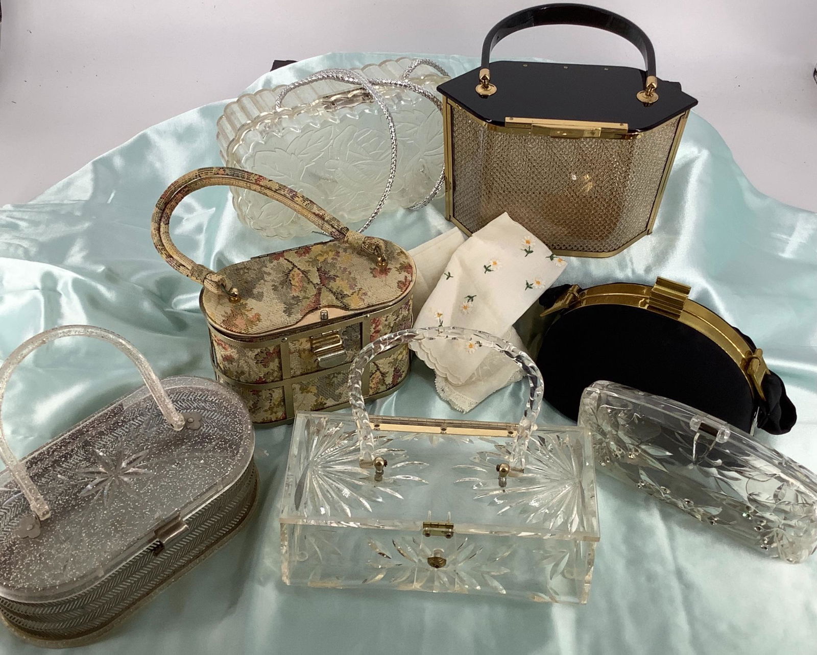 Collection of seven vintage/retro plastic/lucite (1 of 1)