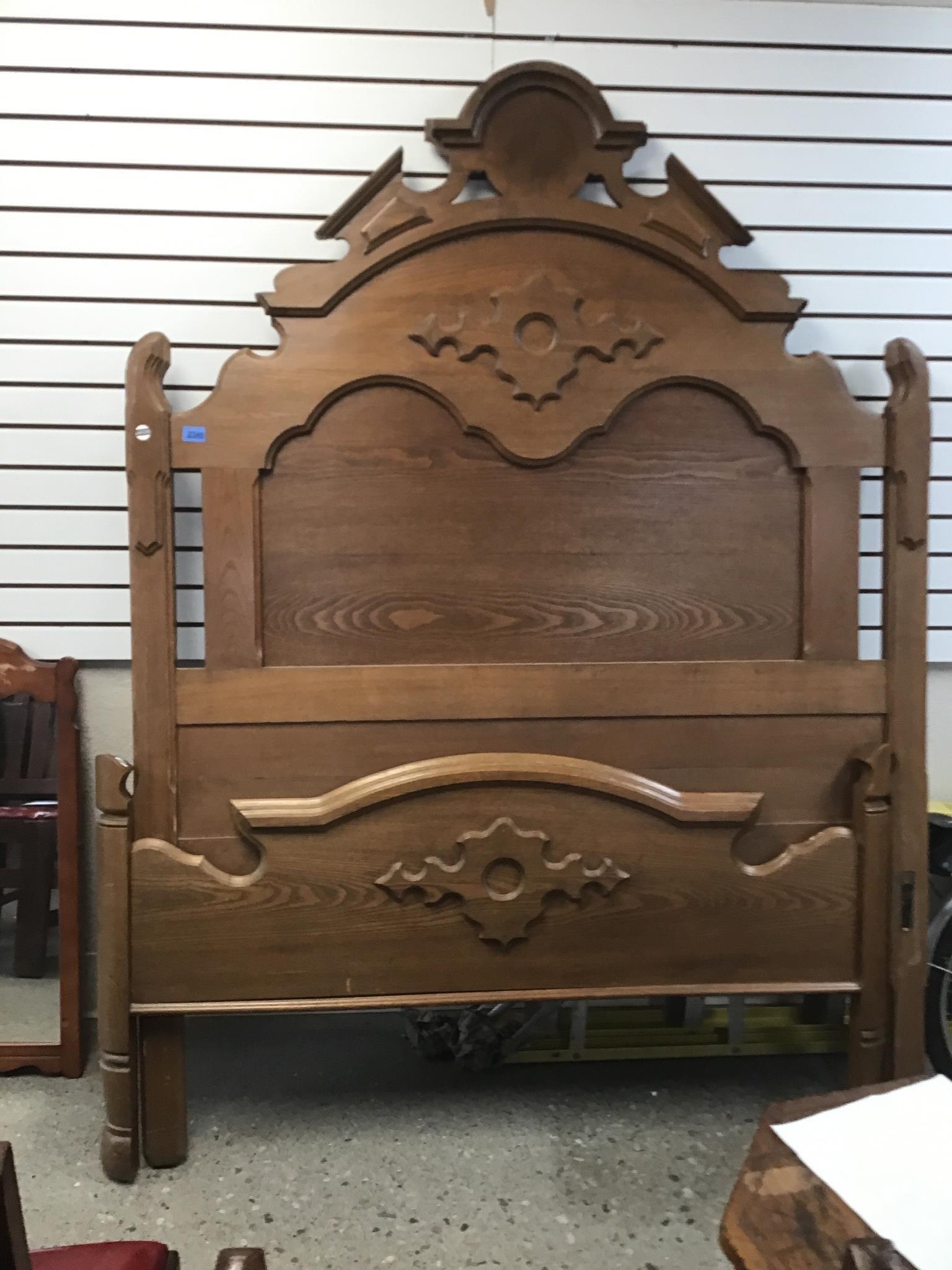 Victorian bed: Victorian bed