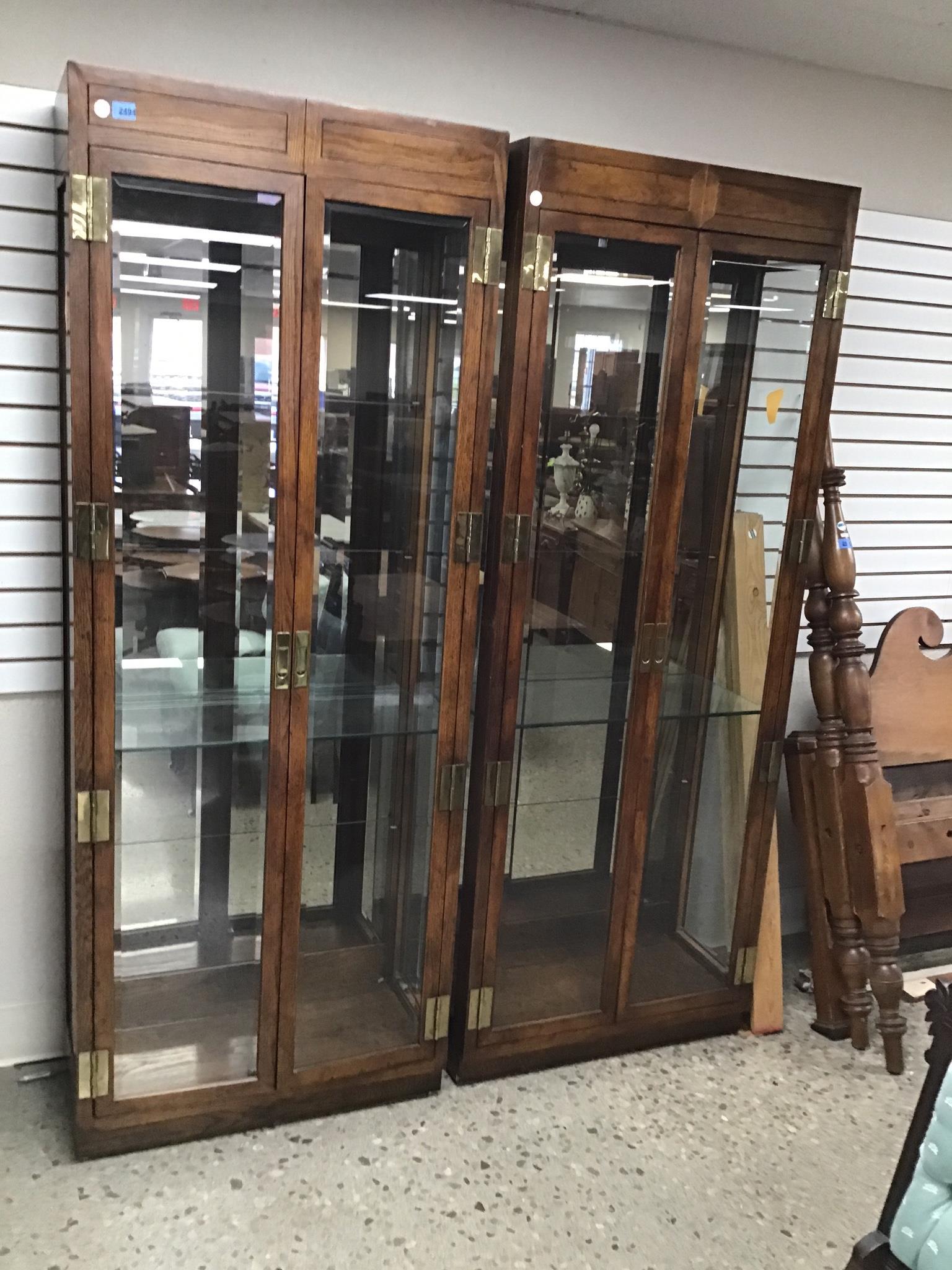 Pr. Henredon display shelves: Pr. Henredon display shelves