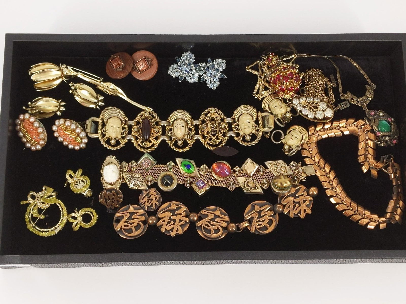 Vintage To Modern Jewelry & Accessories (1 of 4)