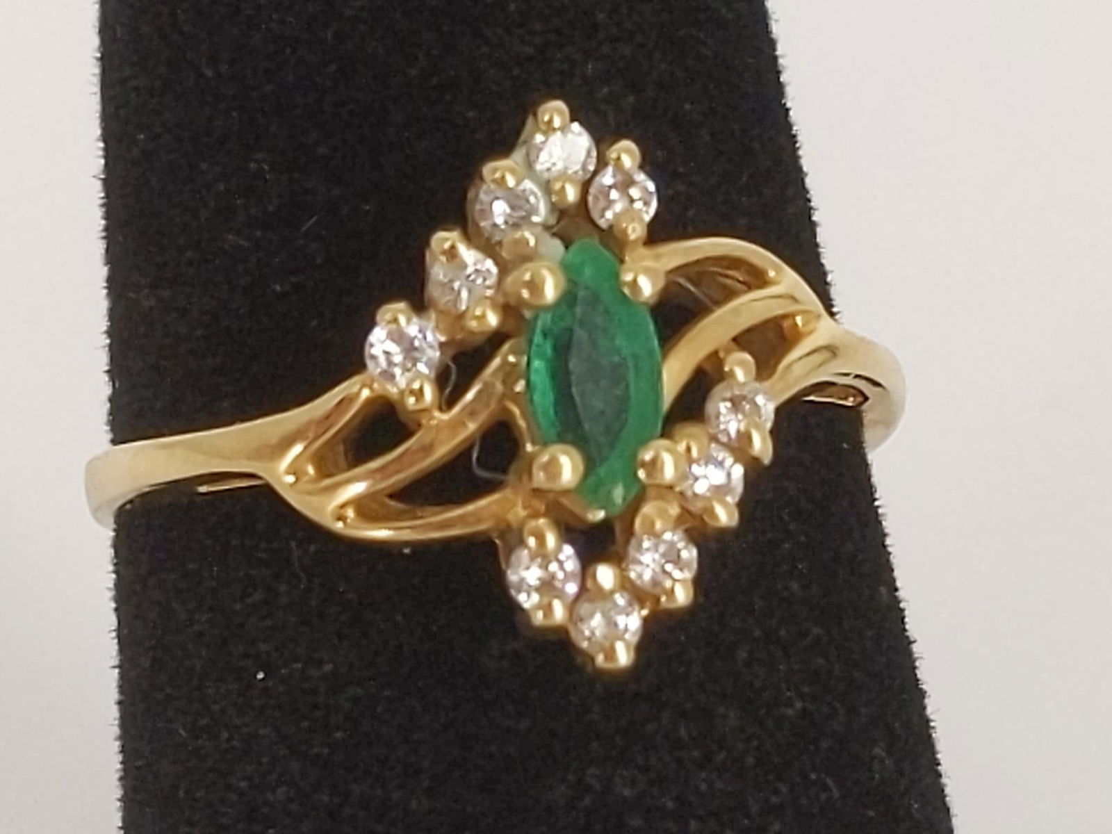 Gold Ring with Emerald and Diamonds (1 of 5)