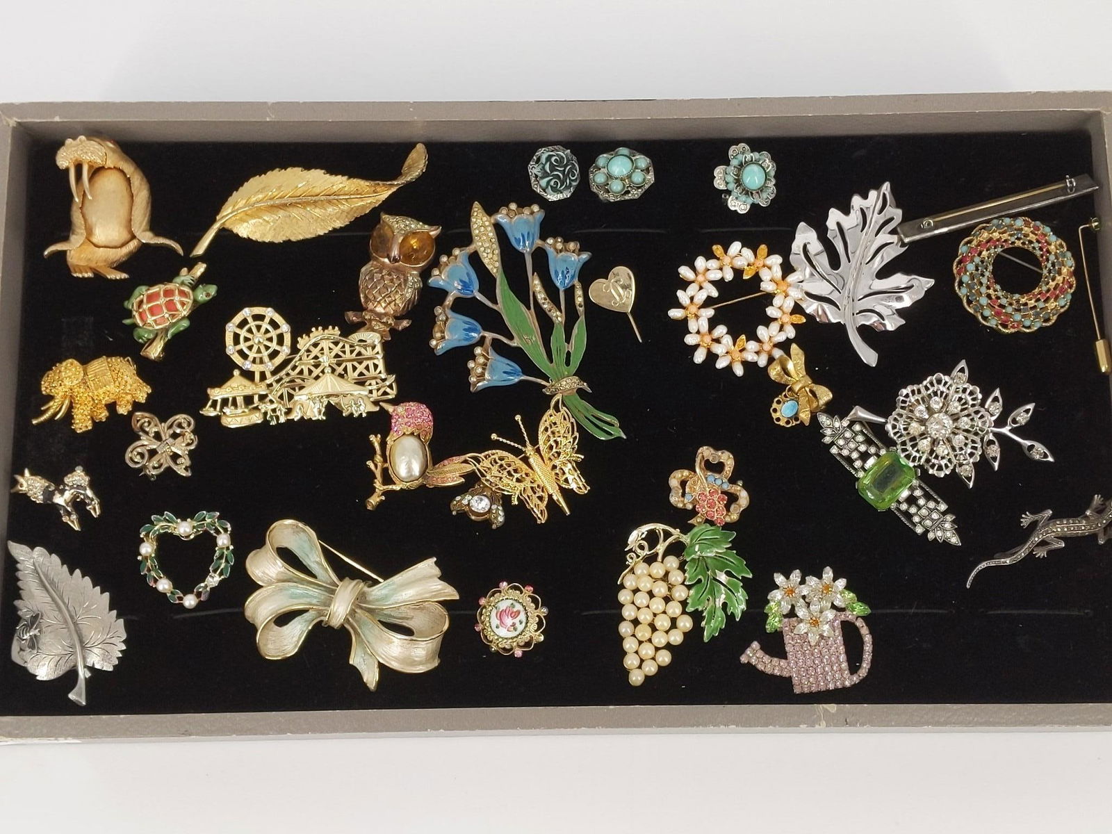 Vintage To Modern Pins & Accessories (1 of 3)