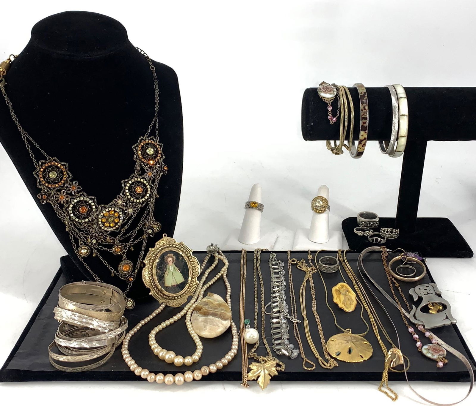 Assorted Vintage To Modern Accessories (1 of 3)