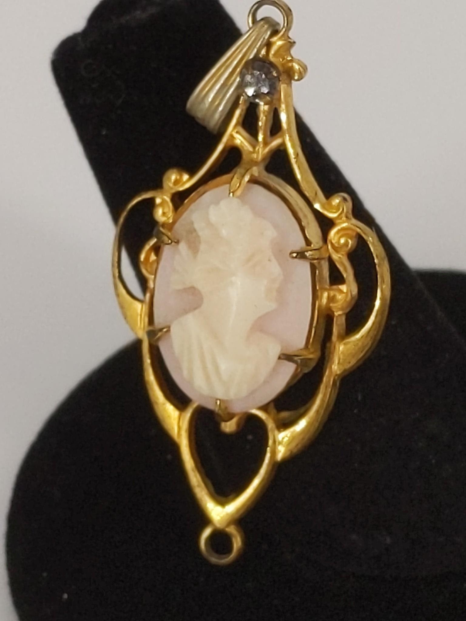 Pendant with Cameo Center (1 of 2)