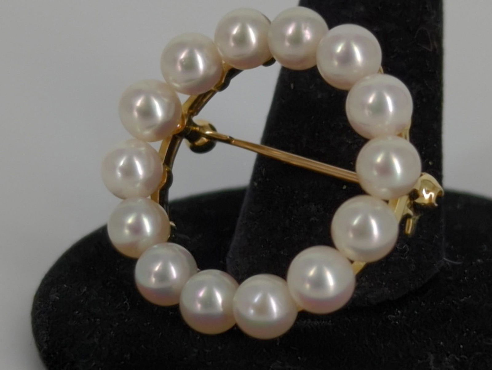 Mikimoto Pearl and Gold Pin (1 of 3)