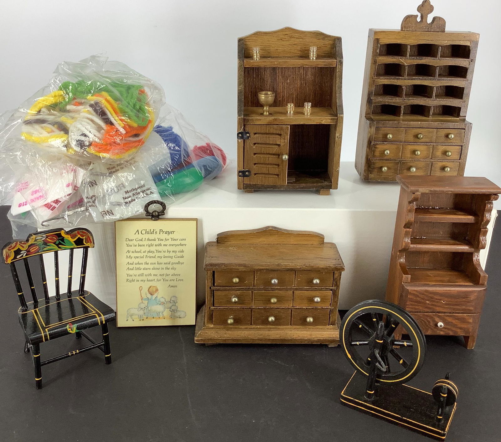 Lot of various wood doll house furniture pieces, extra (1 of 1)