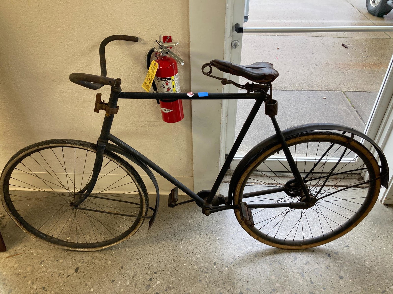 Early 19th century men's bicycle (1 of 1)
