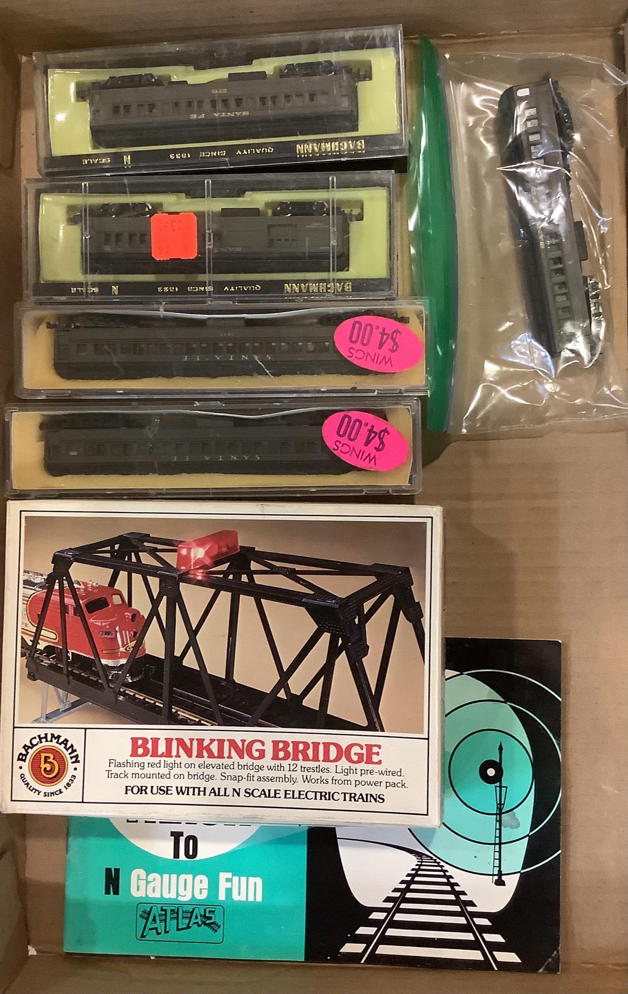 Five N scale Santa Fe passenger cars and a bridge. (1 of 1)