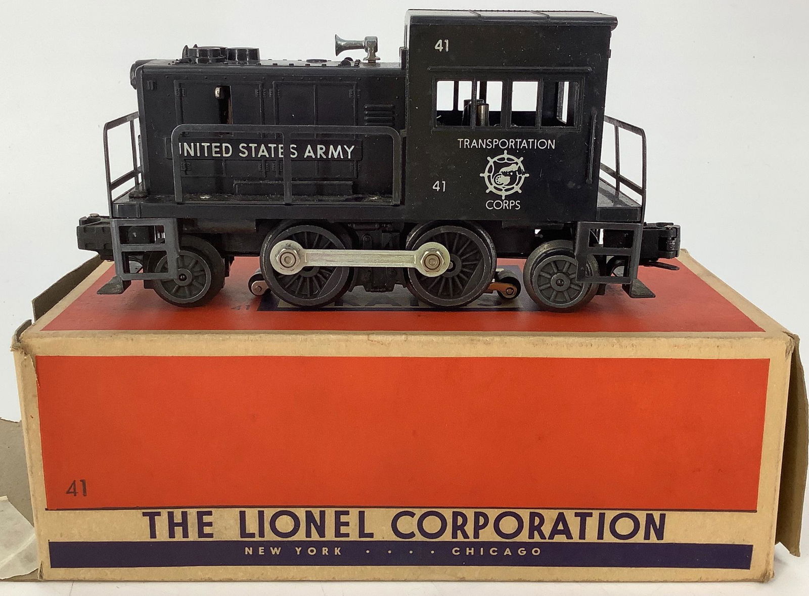 Lionel postwar U.S. army 41 switcher. (1 of 1)