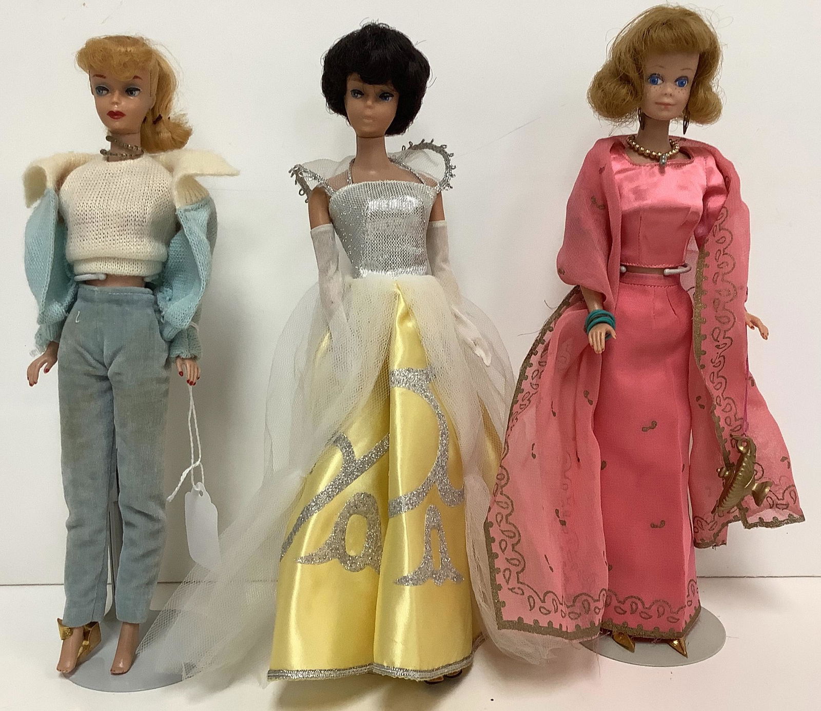 3 Barbie and Friends including ponytail Barbie wear (1 of 1)