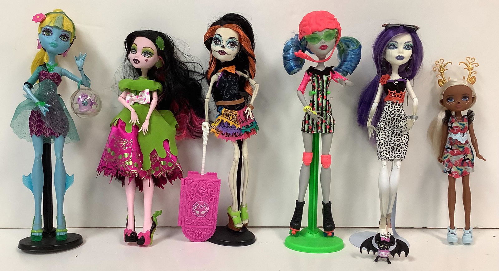 Lot of 6 Dolls including (5) Monster High Dolls and (1) (1 of 1)
