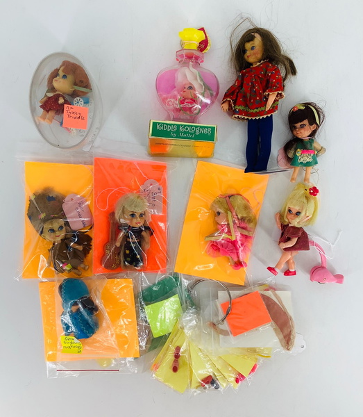 Large Lot Of (8) Little Kiddles Including Dolls