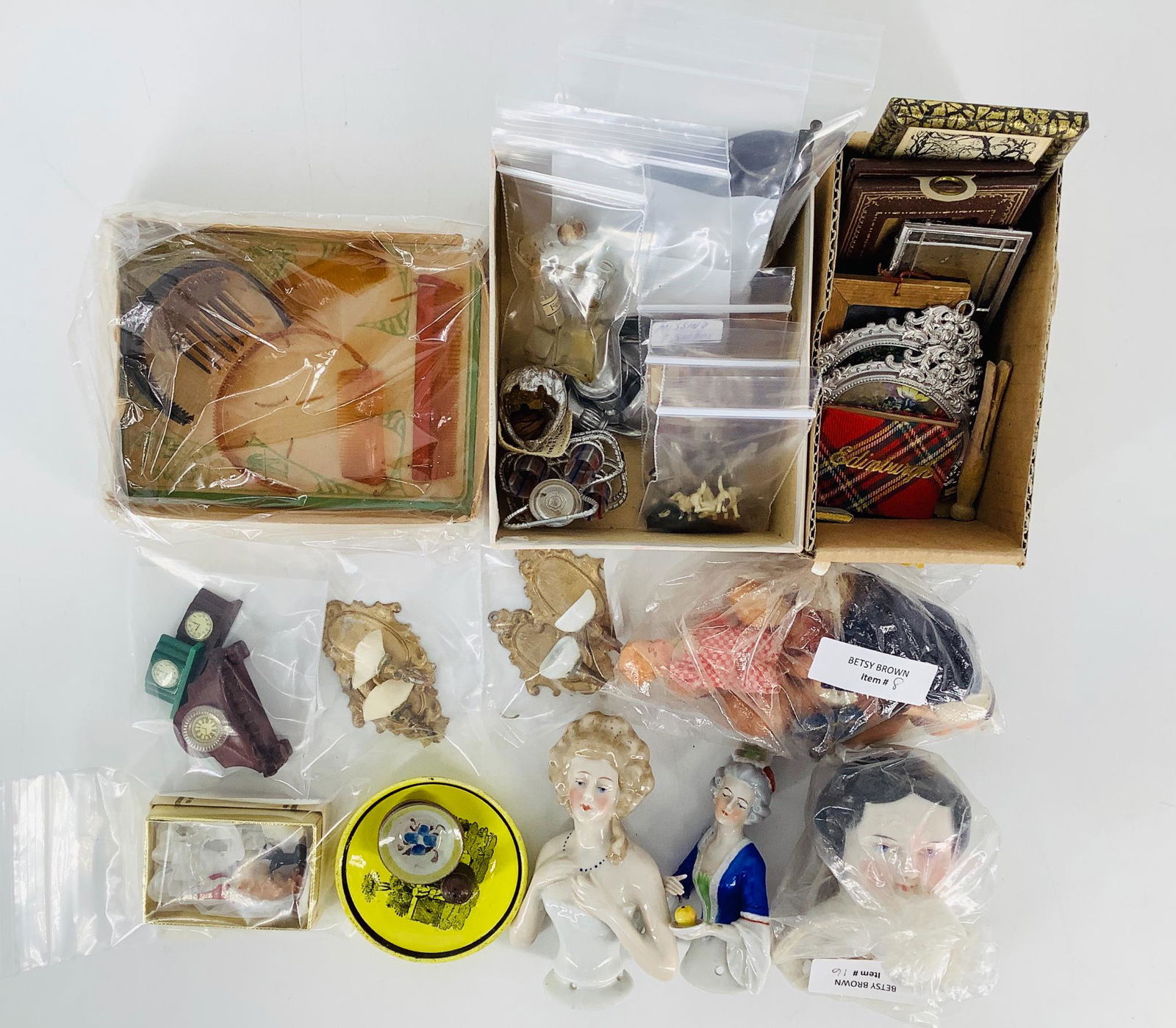 Lot miscellaneous miniatures and dollhouse items. (1 of 1)