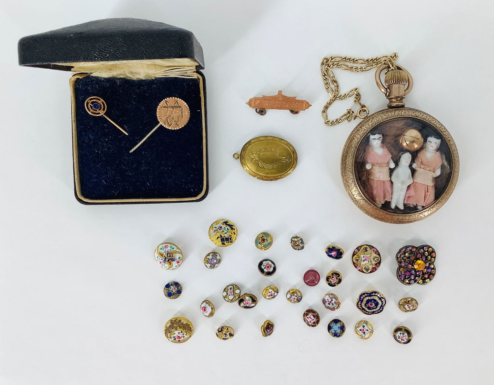 Lot miscellaneous jewelry items. (1 of 2)