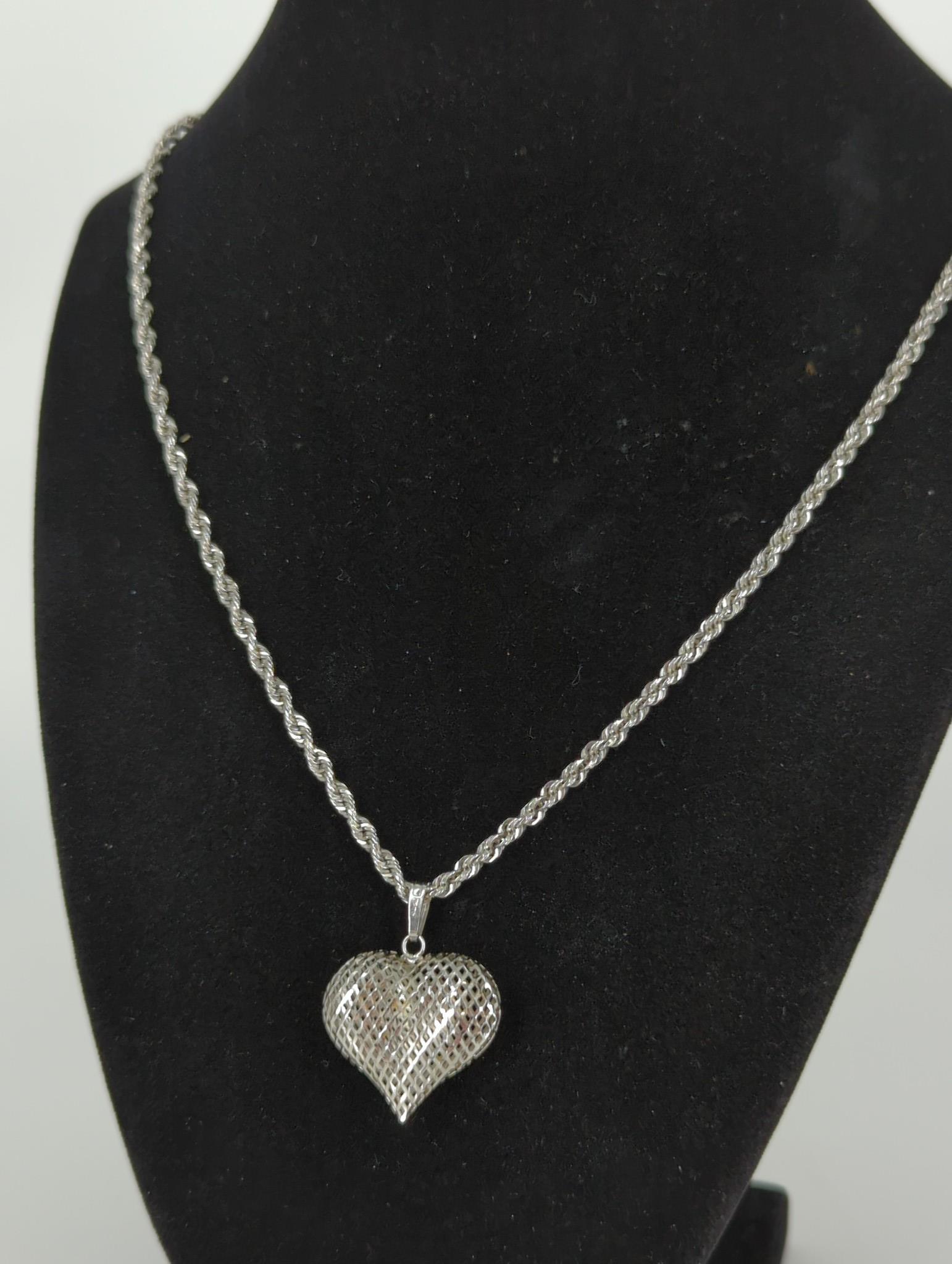 14kt White Gold Necklace With a Pendent (1 of 6)