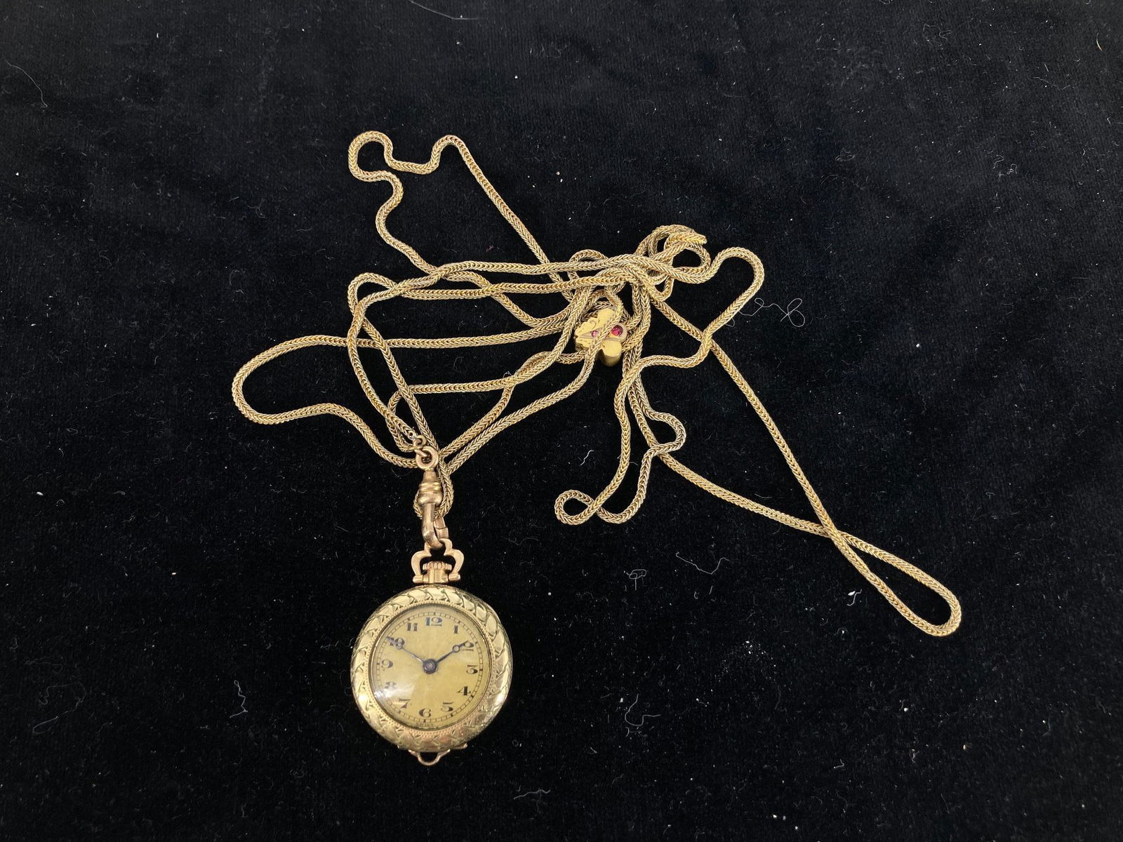 Vintage Pendant Watch on Chain (1 of 2)