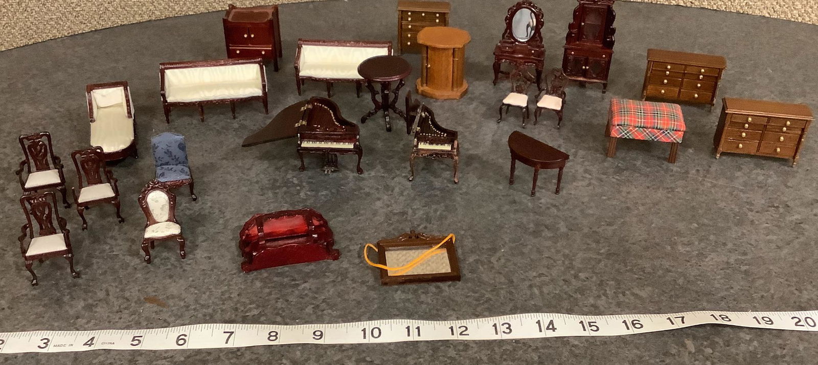Lot of miniature dollhouse furniture and accessories. (1 of 1)