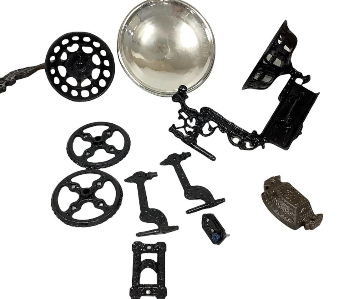 Victorian Antique Cast Iron Wall Bracket Lamp Holder (1 of 1)