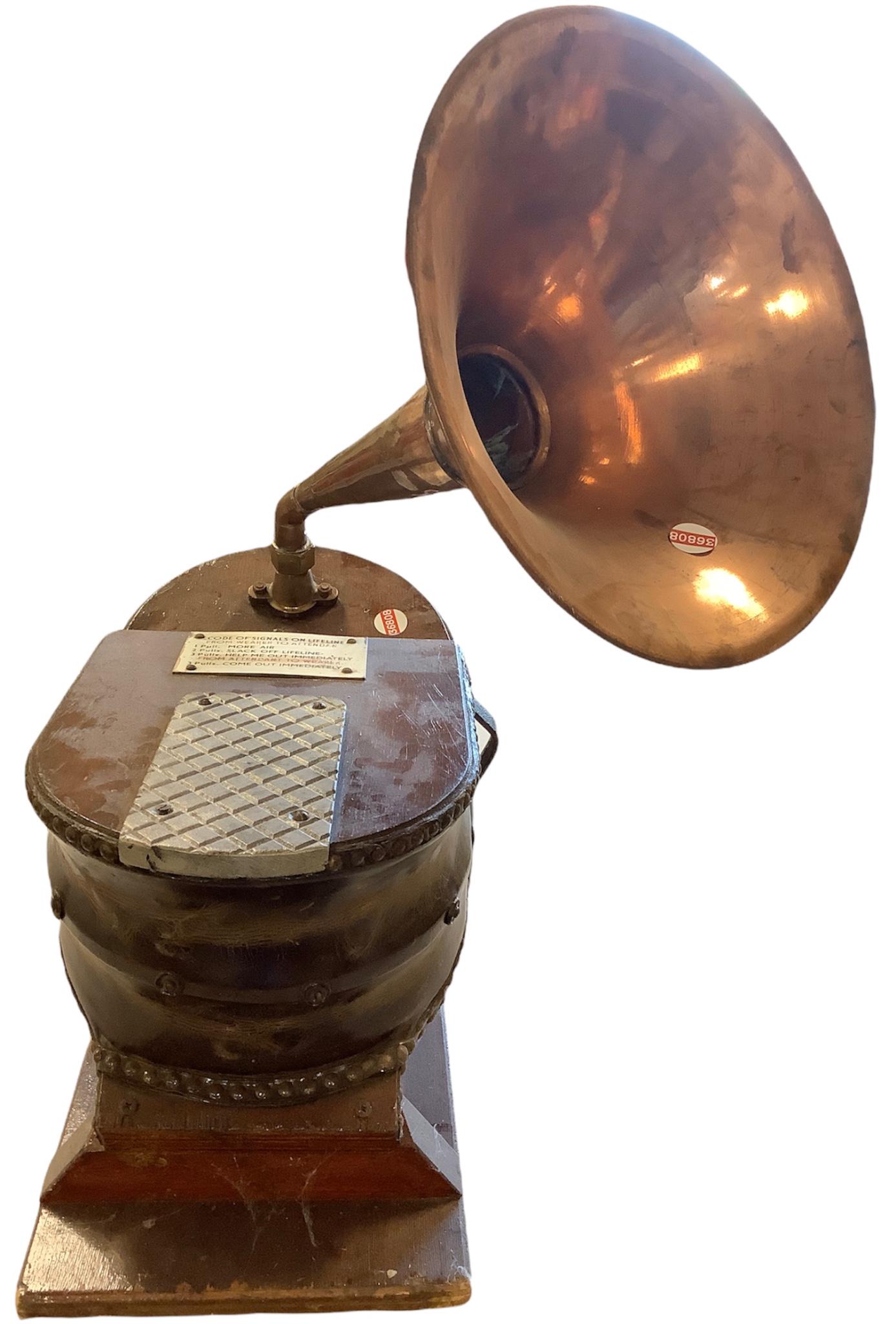 Bellow diving air pump 26" tall x 20 3/4" long x 10" (1 of 2)