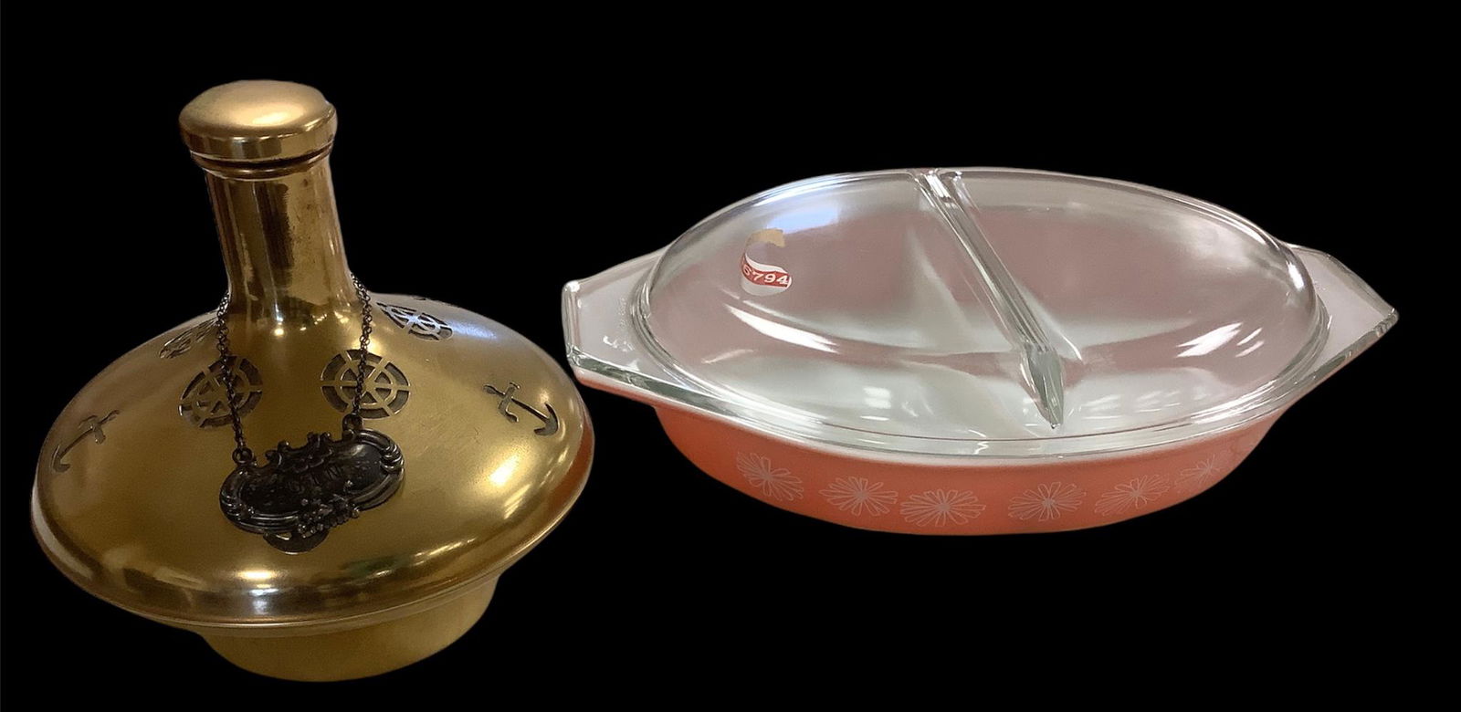 Decanter music box made in Sweden and Pyrex two sided: Decanter music box made in Sweden and Pyrex two sided dish