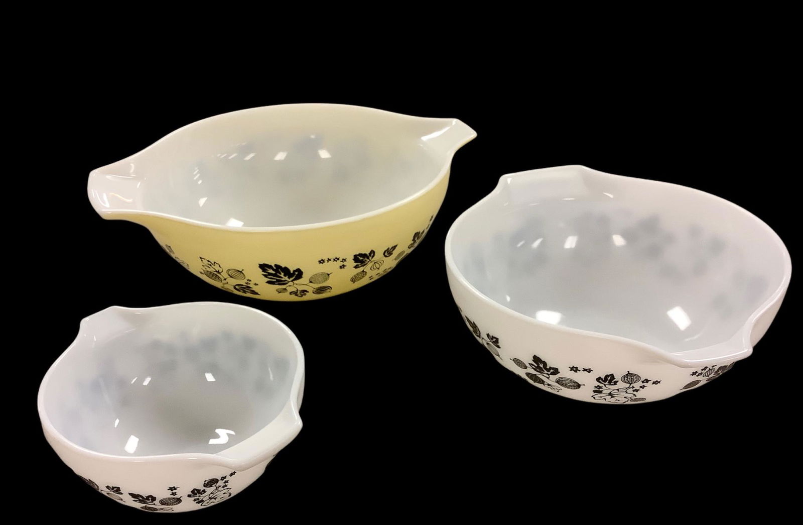 Vintage (3) Pyrex Gooseberry Cinderella mixing bowls (1 of 1)