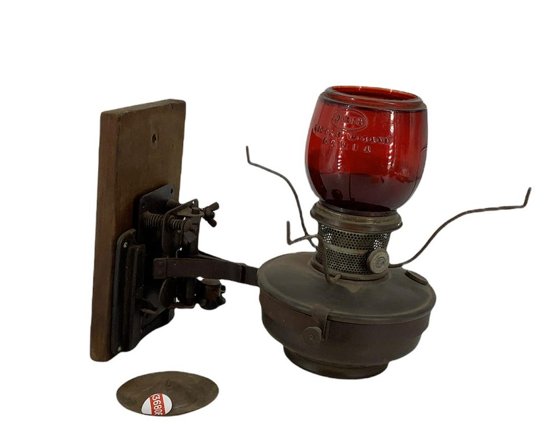 Aladdin Railroad Caboose Oil Kerosene Lamp Lantern Wall (1 of 1)