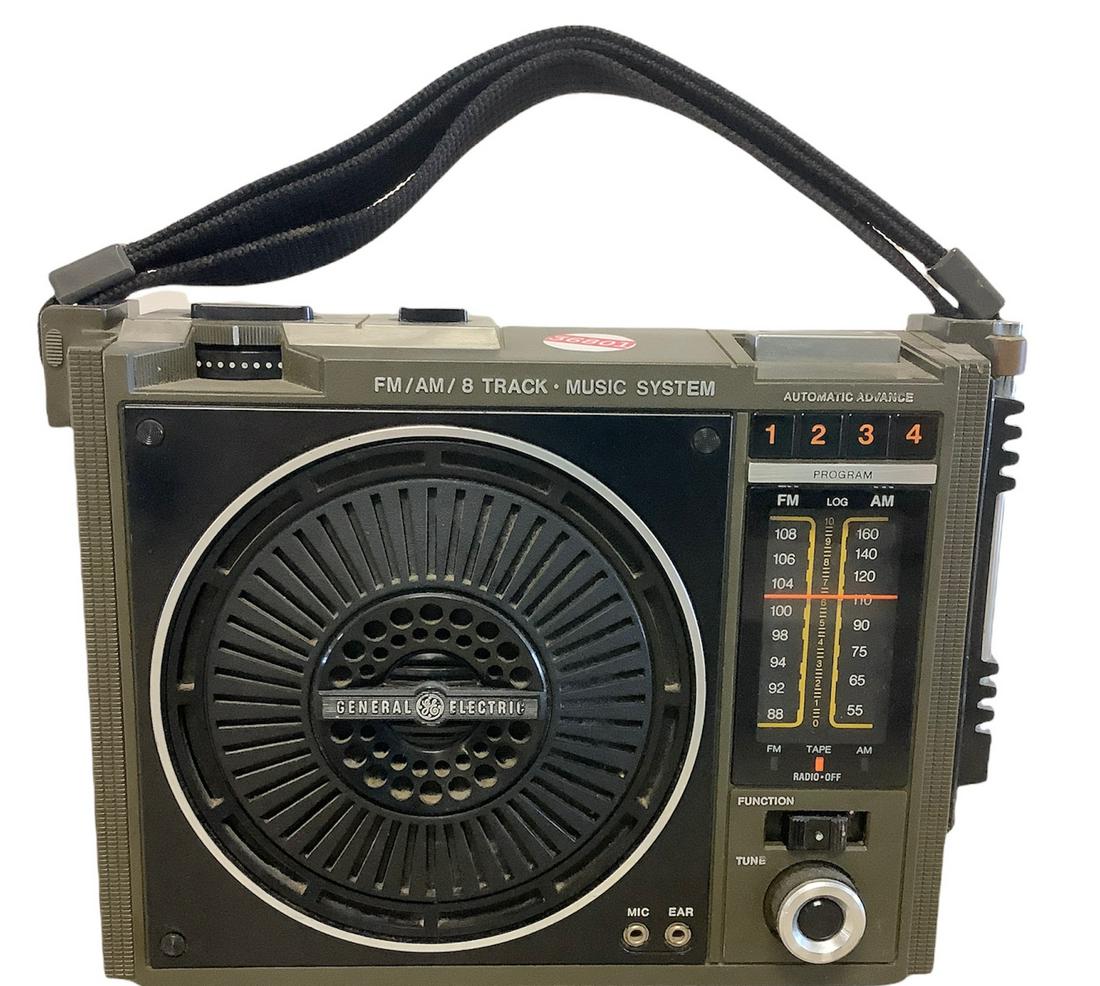 General Electric, model 3-5507A, AC battery portable (1 of 2)