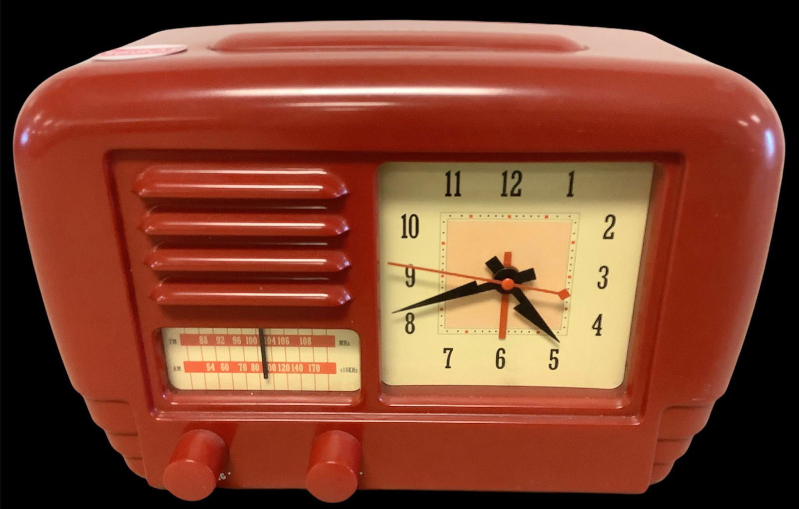 Retro red plastic clock/radio. Clock is battery (1 of 2)