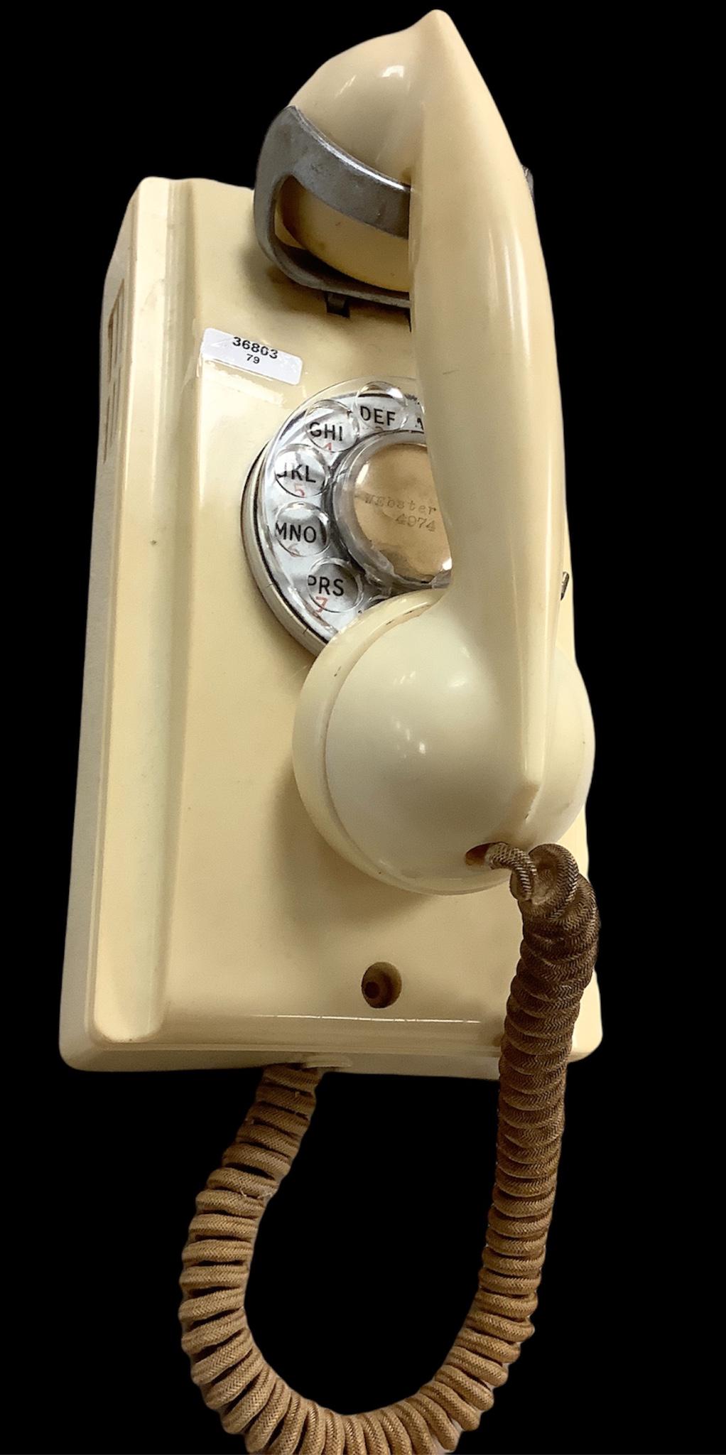 Cream Western Electric 1950s wall phone model 354 (1 of 1)