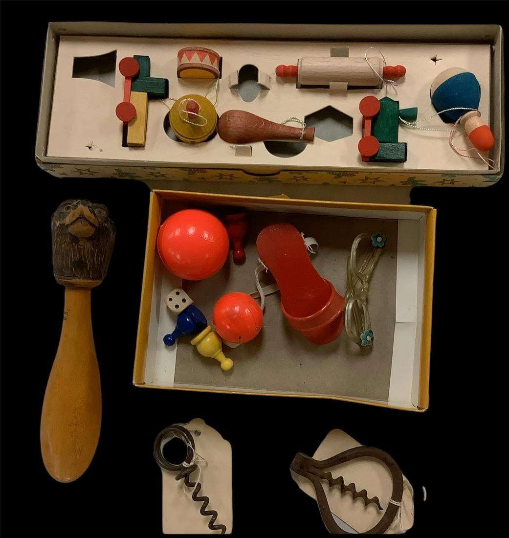 Lot of vintage toys and a Shoe horn with a carved bear (1 of 1)