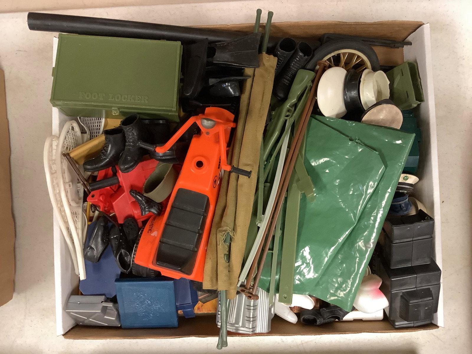 Lot of play figurine accessories and vehicles including (1 of 1)