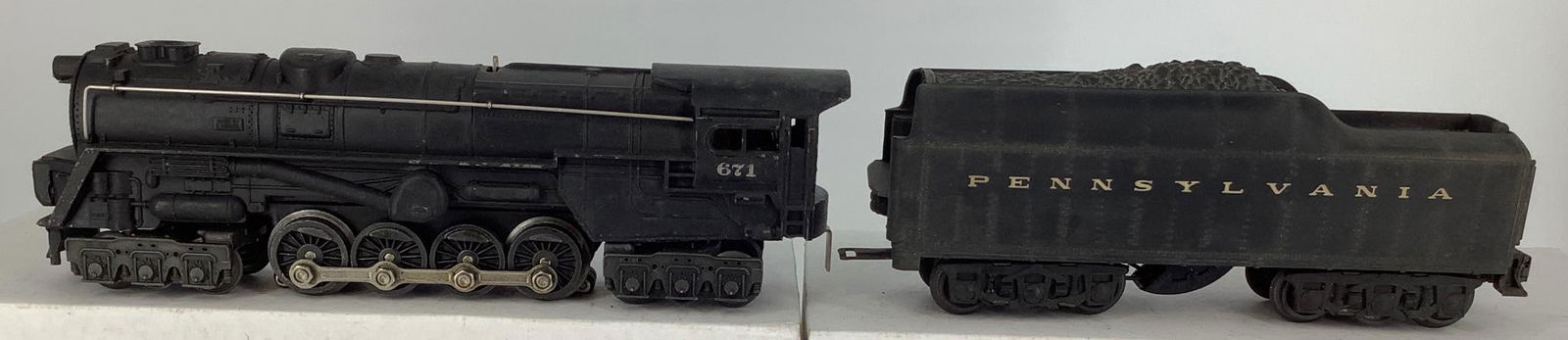 Lionel postwar 671 engine and 2671W tender. (1 of 1)