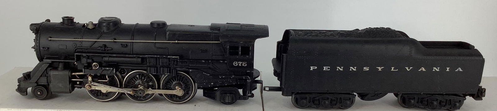 Lionel postwar 675 engine and a 2671W tender. (1 of 1)
